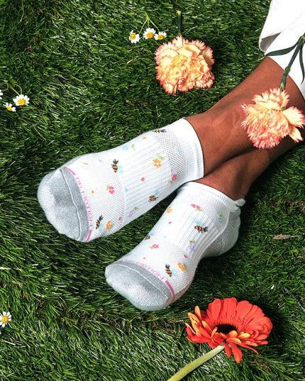 FLOWERS AND BEES | ANKLE COMPRESSION SOCKS FOR WOMEN