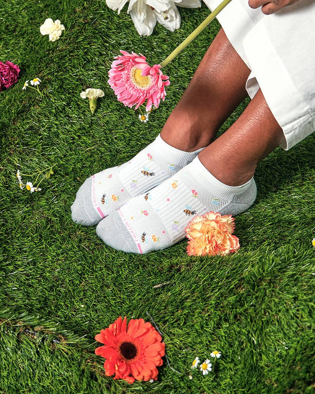 FLOWERS AND BEES | ANKLE COMPRESSION SOCKS FOR WOMEN